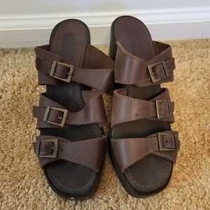 BONGO brown buckle sandals size 8